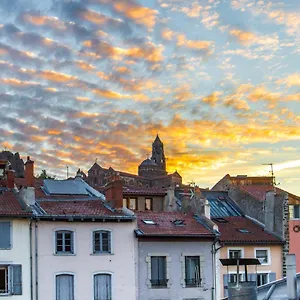 https://le-gite-du-rempart-vue-sur-les-monuments-et-balneo.hotels-rhonealpes.com