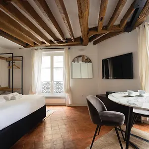 https://conde-chic-studio-apartment.fr-paris.fr